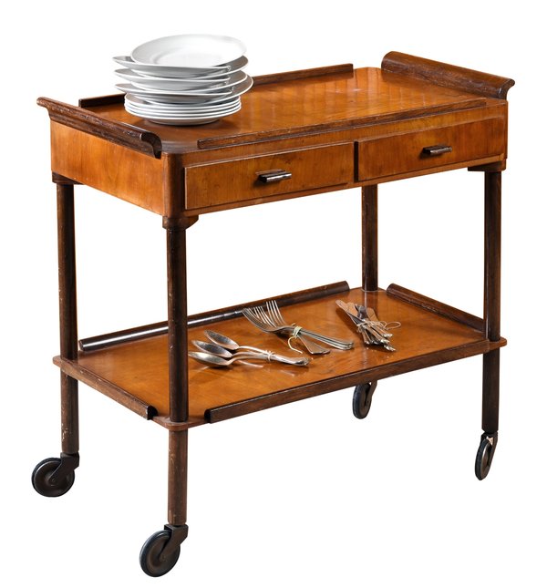 Étagères sur roulettes : pratique et stylé pour votre boutique